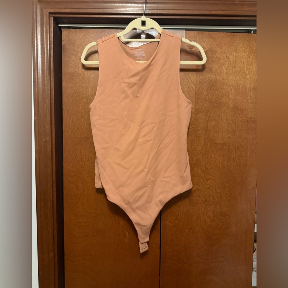NUUDS Sleeveless Bodysuit in Peach